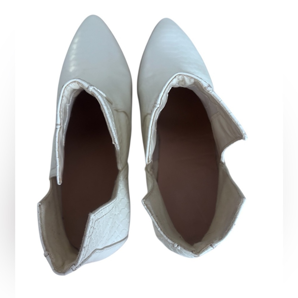 Chic White Croc Textured Slip On Ankle Booties With Block Heel | Size 10 - Picture 3 of 11
